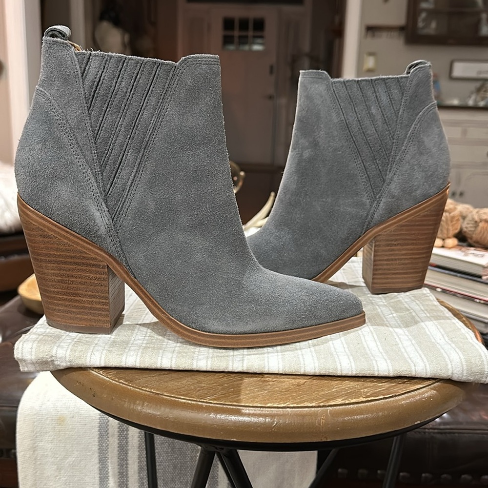 🪧 Marc Fisher Women’s Suede Gadri Bootie, in Medium Grey. Size 9.5 NWOB, Unworn - Picture 5 of 16